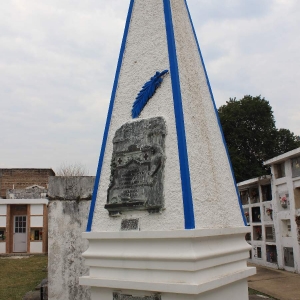 Monumento en homenaje a los caídos durante la Revolución de los Hnos. Kennedy – año 1932