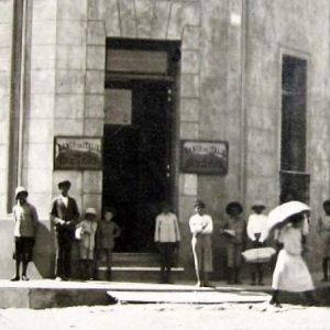 Banco de ER - Esquina San Martín y Urquiza 