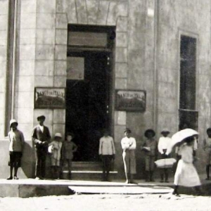 Banco de ER - Esquina San Martín y Urquiza