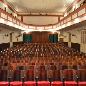 Actual cine Urquiza - interior del edificio