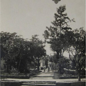 Plaza Principal, rodeada de sus calles de tierra  