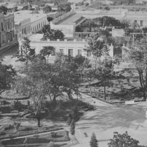 Plaza Principal, esquina calles Echagüe y Moreno