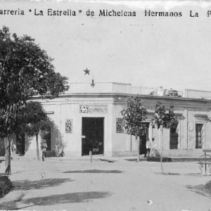 Plaza Principal, esq. San Martín y Moreno
