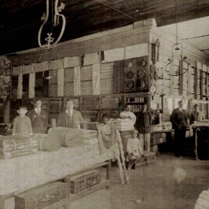 Interior negocio de ramos generales La Buenos Aires